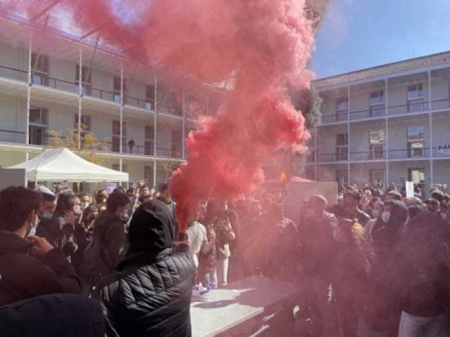 Batalla campal en la UPF ante la expulsión de S'ha Acabat! de un acto