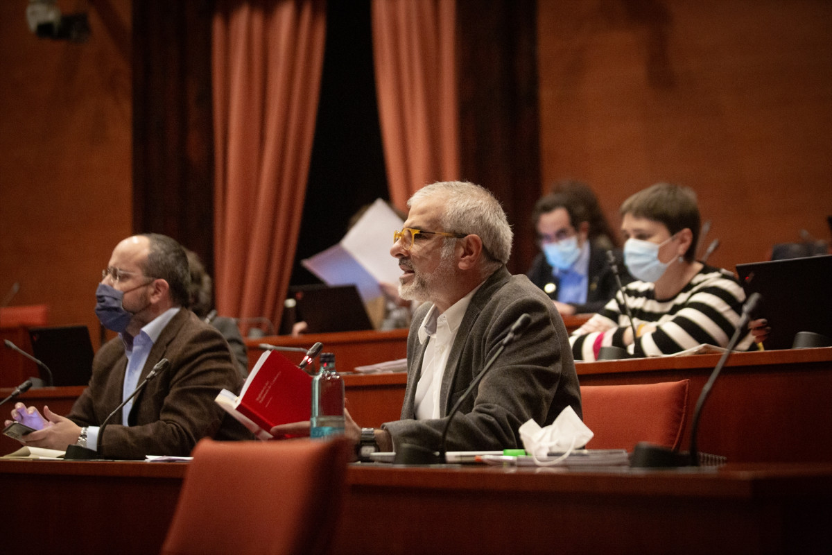 Imagen de archivo - El líder de Cs en el Parlament, Carlos Carrizosa, en la Comisión de Asuntos Institucionales del Parlament, a 10 de noviembre de 2021, en Barcelona, Catalunya (España).