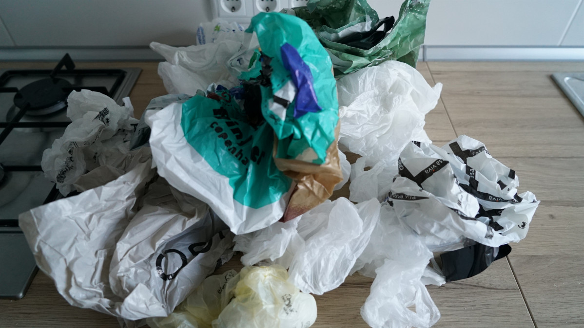 Archivo - Bolsas de plástico.