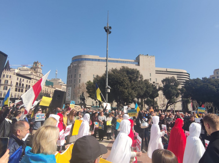 Concentración en Barcelona contra la invasión de Rusia en Ucrania