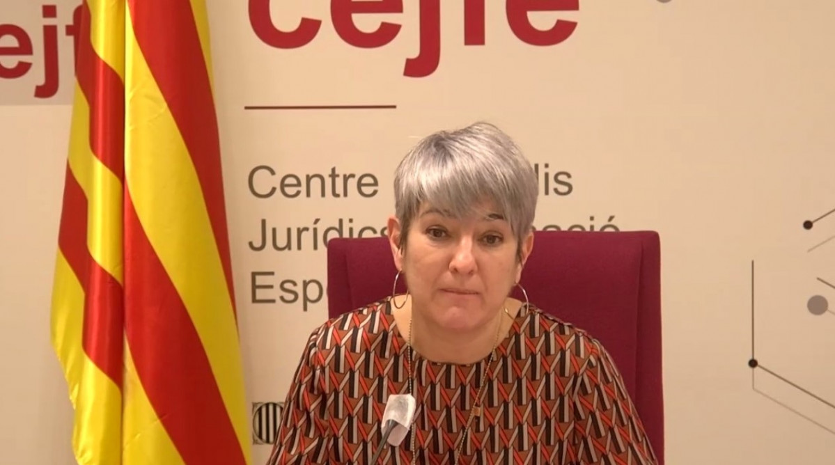 La consellera Lourdes Ciuró durante su intervención en la jornada 'La guerra de Rusia a Ucrania. Análisis jurídico desde la perspectiva de la justicia penal internacional'