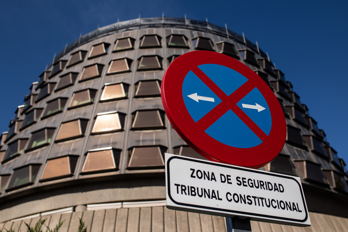 Archivo - Fachada del Tribunal Constitucional, a 15 de octubre de 2021, en Madrid (España). El Gobierno y el PP han llegado a un acuerdo este jueves que permitirá renovar el Tribunal Constitucional,
