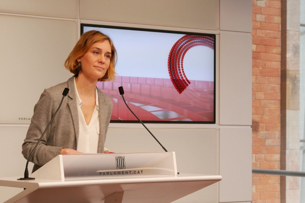 La líder de los comuns en el Parlament, Jéssica Albiach, en rueda de prensa en el Parlament