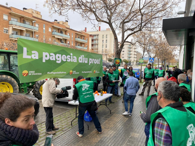 Concentraciones ante supermercados catalanes organizadas por Unió de Pagesos