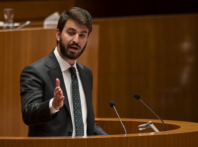 Vox inicia su asalto a la democracia desde Castilla y León: el fin de las autonomías y de la violencia de género