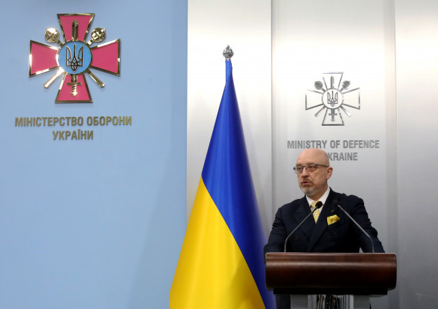 El ministro de Defensa de Ucrania afirma que existen casi 10.000 militares rusos cerca de Mariúpol