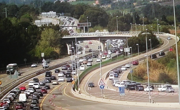 Accidente de camión en la AP-7: desactivada la alerta y normalizada la circulación