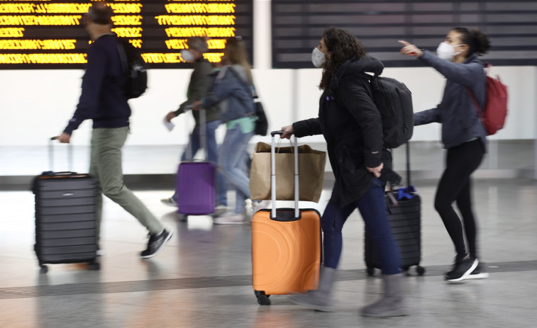 OCU denuncia que hay seis compañías aéreas lowcost que cobran suplemento por la maleta de cabina