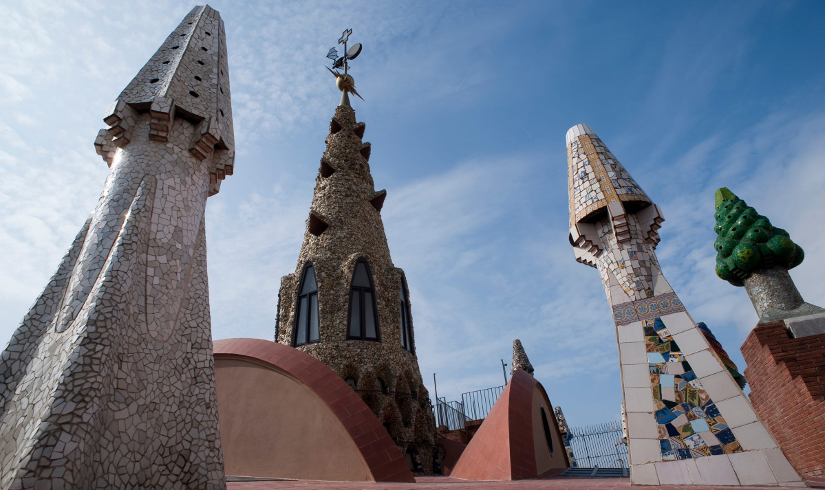 Panorámica de las chimeneas de la azotea del Palau Güell.