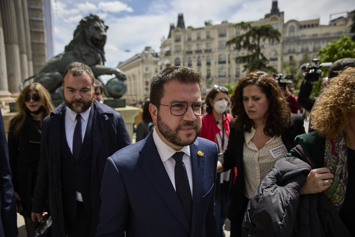 El presidente de la Generalitat de Cataluña, Pere Aragonès, a su salida de una reunión en el Congreso de los Diputados, a 21 de abril de 2022, en Madrid (España). El presidente de la Generalitat, 