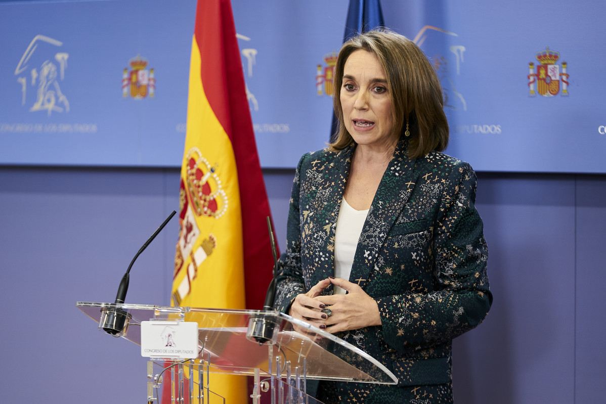 La portavoz parlamentaria del PP, Cuca Gamarra, en una rueda de prensa anterior a una Junta de Portavoces en el Congreso de los Diputados, a 21 de diciembre de 2021, en Madrid, (España).