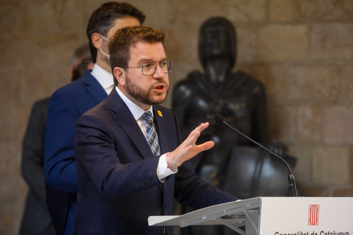 El presidente de la Generalitat, Pere Aragonès, comparece tras valorar el supuesto caso de espionaje a independentistas, en el Palau de la Generalitat, a 19 de abril de 2022, en Barcelona, Cataluña 