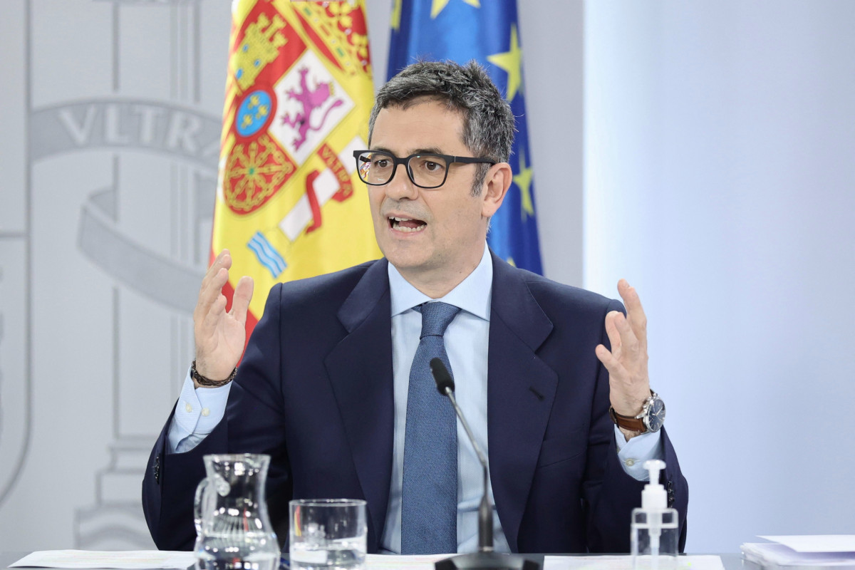 Archivo - El ministro de la Presidencia, Relaciones con las Cortes y Memoria Democrática, Félix Bolaños, comparece tras una reunión del Consejo de Ministros, en La Moncloa, a 11 de enero de 2022, 