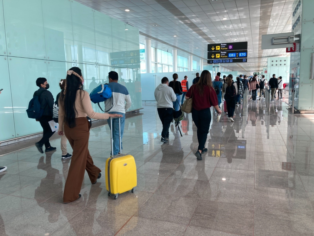 Pasajeros en el aeropuerto de Barcelona-El Prat.