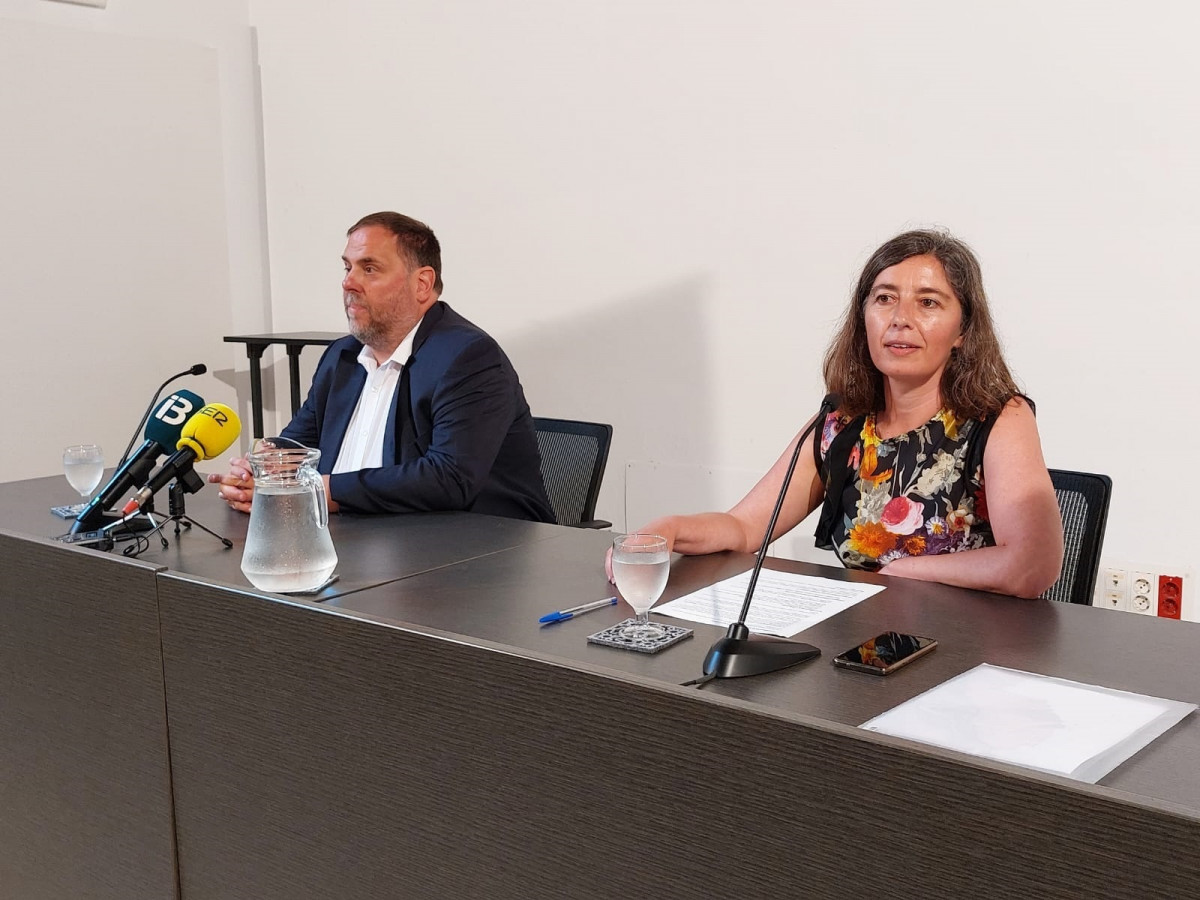 EuropaPress 4473435 presidente erc oriol junqueras junto neus truyol mes conferencia per model