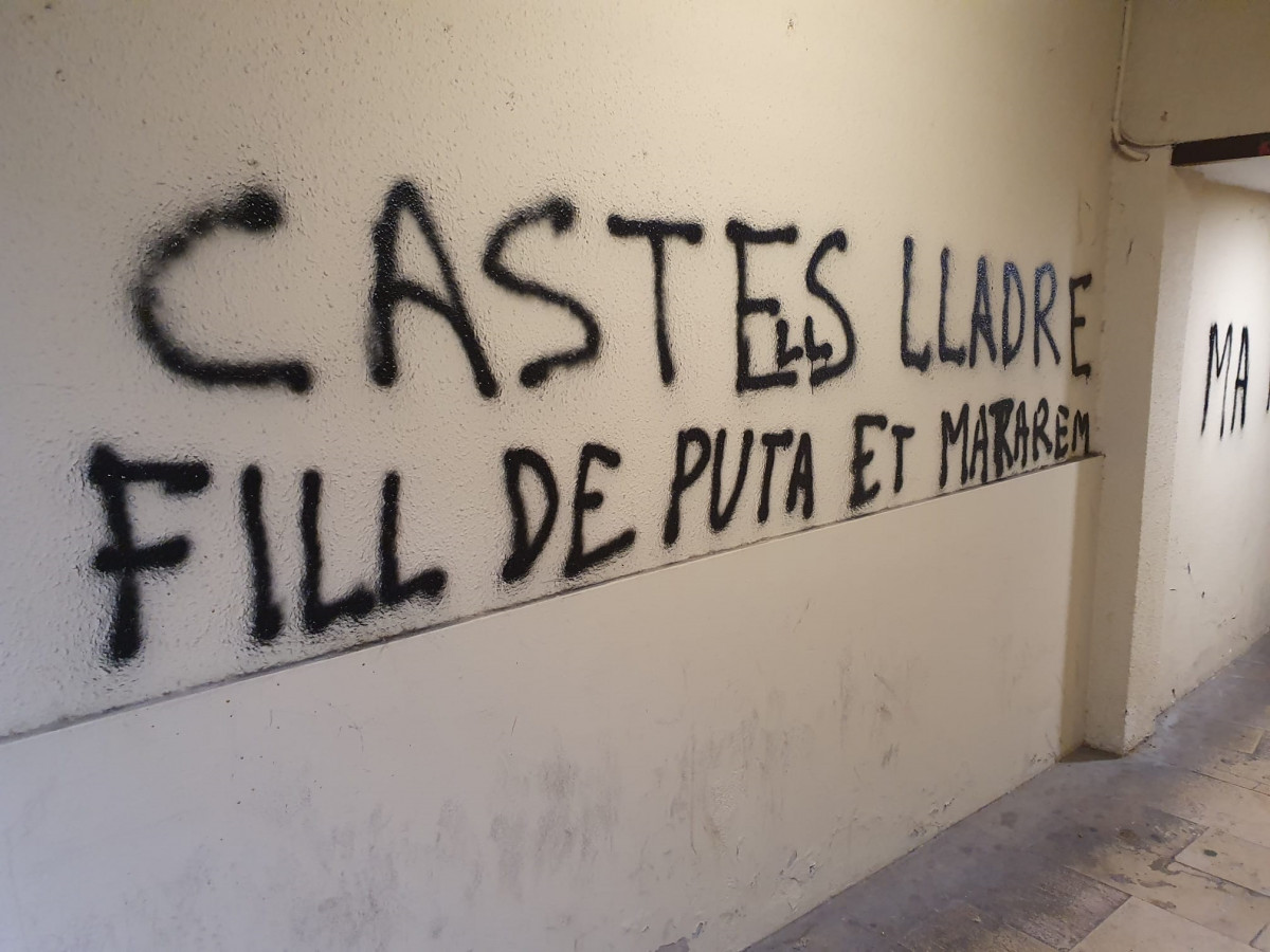 EuropaPress 4474703 pintadas amenazas muerte alcalde igualada barcelona marc castells 25 mayo