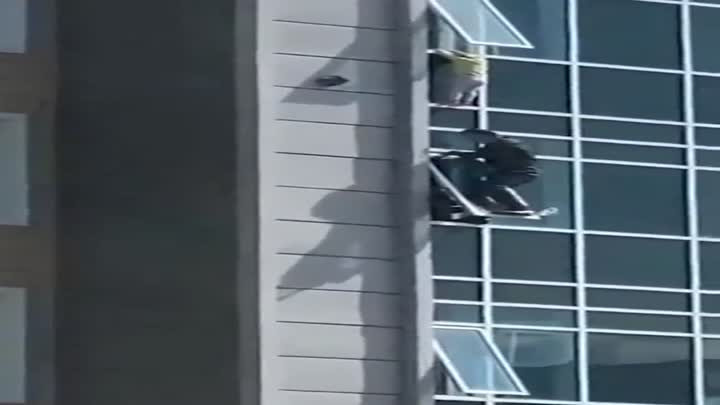 Redditsave.com the man climbed out of his eighth floor apartment 8zurxuwgyt191