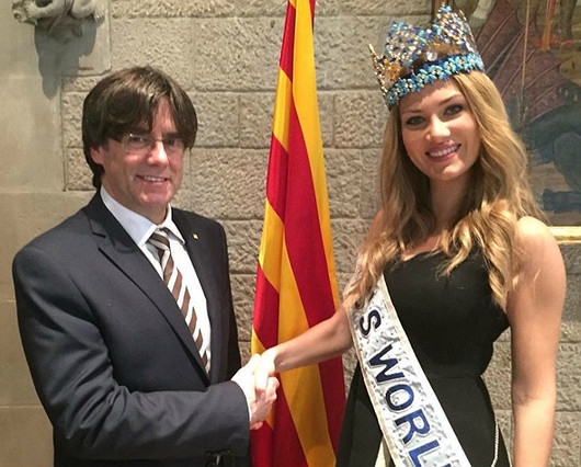 Presidentpuigdemontrecibemissmundocatalanamireialalaguna1453480548716