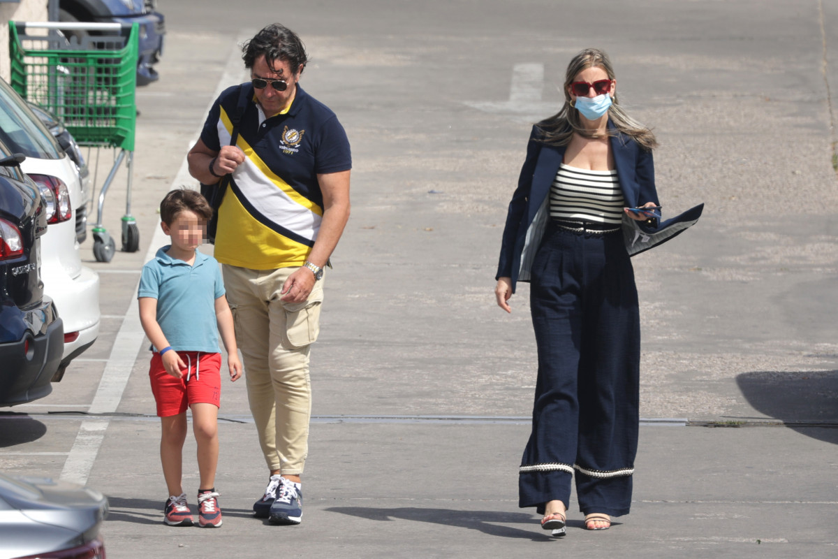 EuropaPress 4487062 luis lorenzo arancha palomino llegan supermercado junto hijo 30 junio 2022