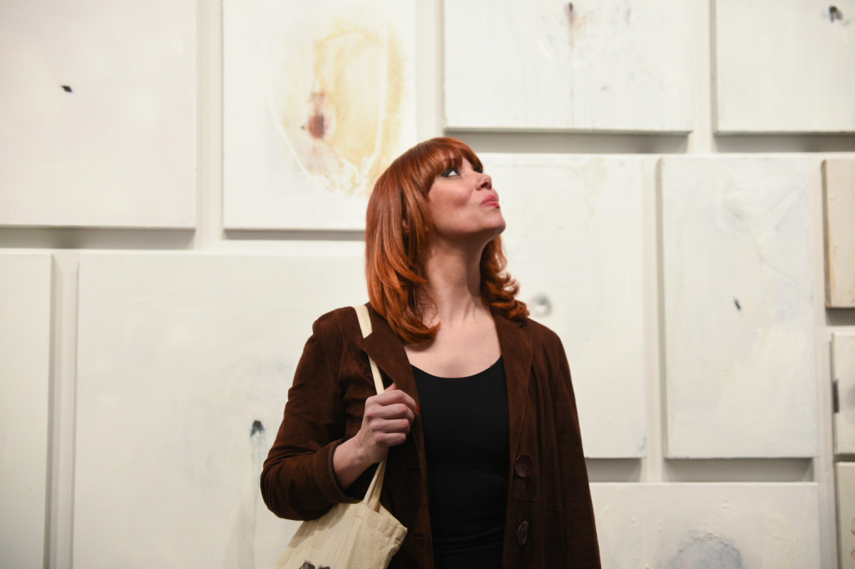 Archivo - La pintora Paula Bonet, durante la presentación de la exposición ‘LA ANGUILA. Esto es un cuadro, no una opinión’, en el Centre Cultural La Nau de la Universitat de València, Comunida
