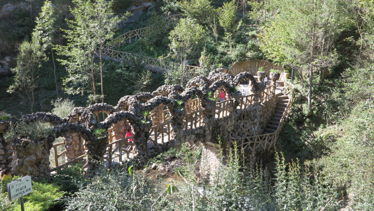 El tren y museo de cemento del Clot del Moro