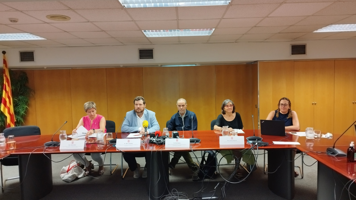Ruth Soto, Marc Sanglas, Eloi Badia y Carme Borrell durante la presentación del informe de la calidad del aire de Sant Adrià del Besòs.