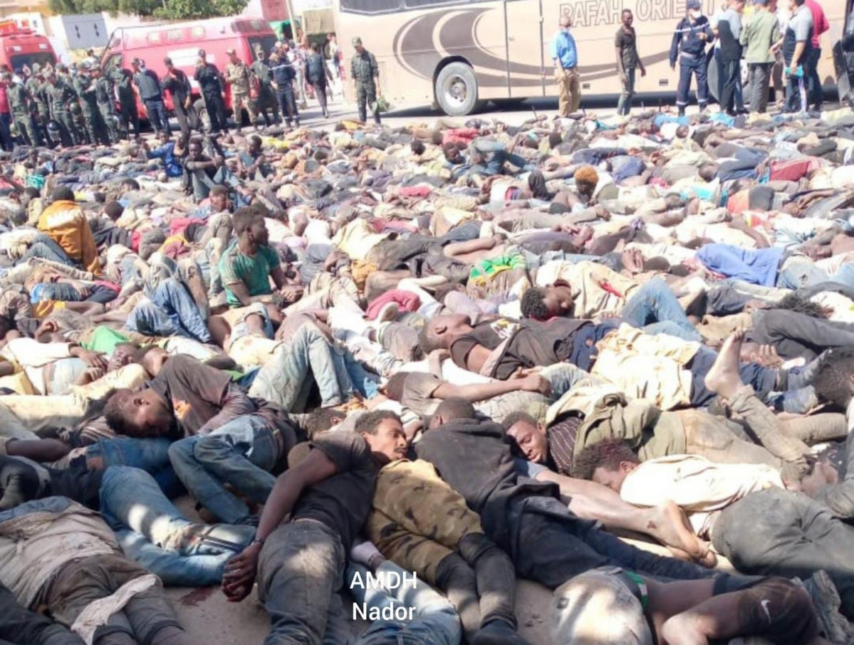 EuropaPress 4539939 inmigrantes subsaharianos amontonados enfrentamientos policia marruecos