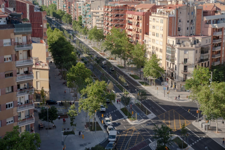 Nuevo tramo reformado en la avenida Meridiana entre Mallorca y Navas de Tolosa