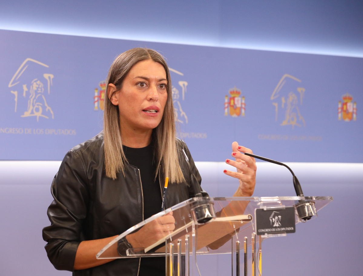 Archivo - La portavoz de Junts en el Congreso, Míriam Nogueras, responde a los medios en una rueda de prensa previa a una Junta de Portavoces en el Congreso de los Diputados, a 17 de mayo de 2022, en