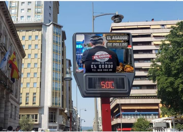 TermmetroenelcentrodeOurenseenunaimagendelaoladecalordejuliode2022marcando50grados