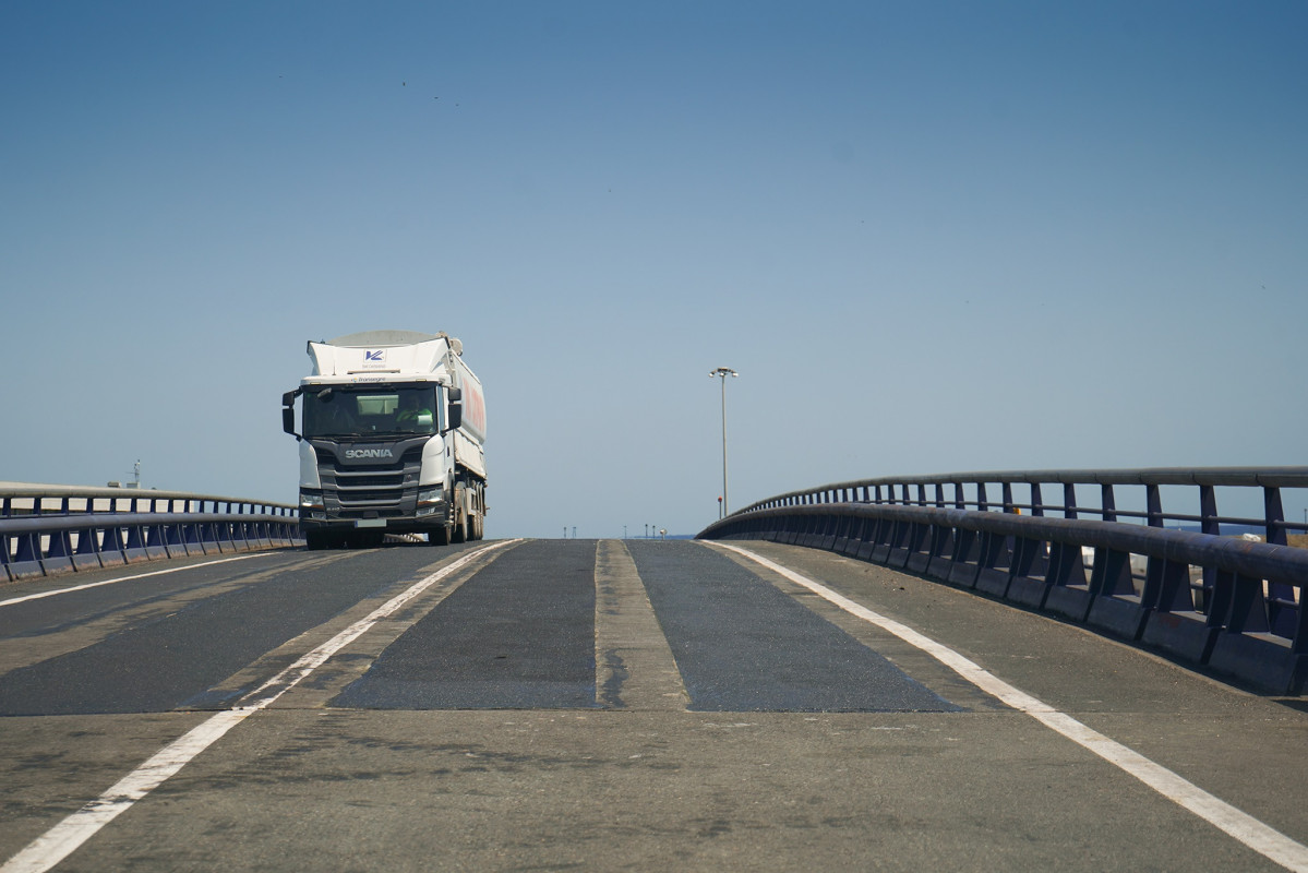 El puente móvil del Port de Tarragona tras los trabajos.