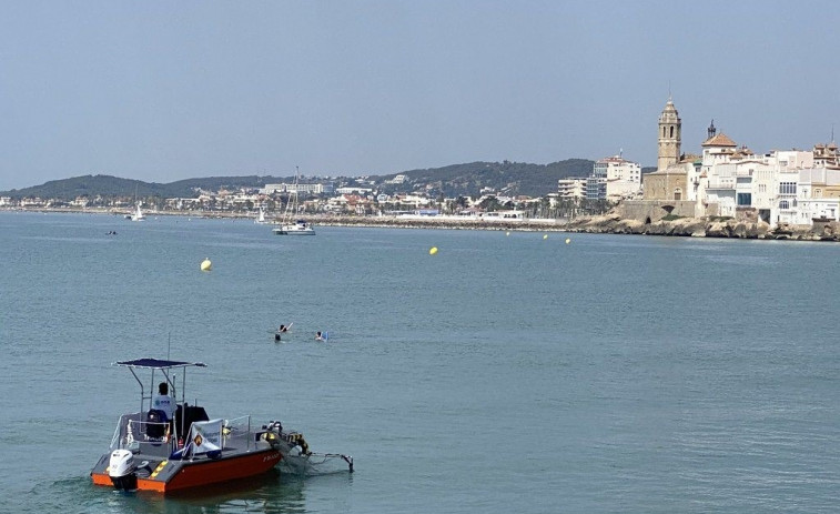 La aparición de un tiburón cerca de Sitges obliga a cerrar cuatro playas del municipio
