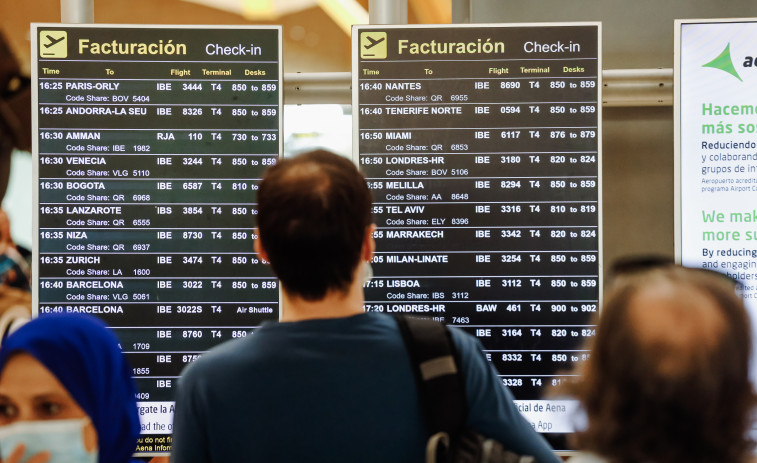 Cancelados tres vuelos y retrasos en 37 por la huelga de tripulantes de cabina de easyJet