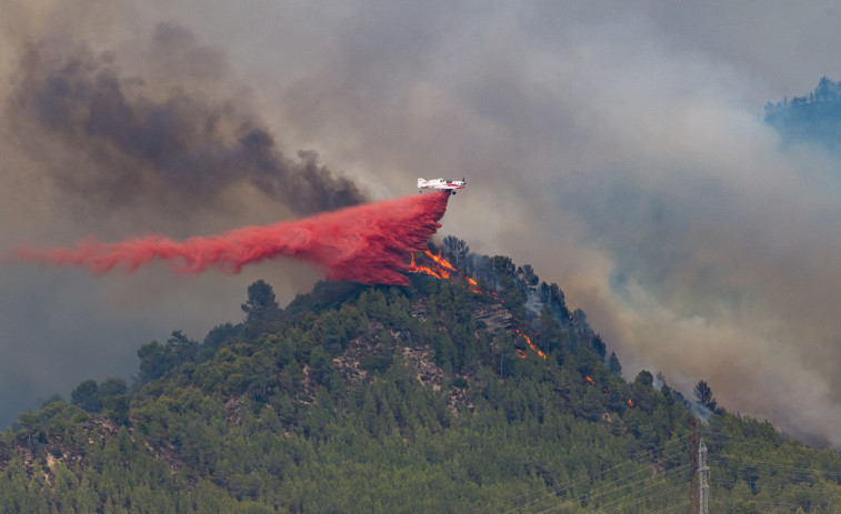 Bombers plantea confinar también Navarcles y Sant Fruitós por el incendio