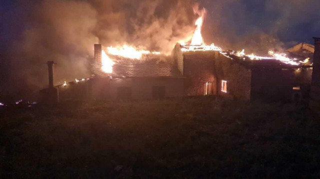 La ola de incendios forestales de Galicia quema casas en varios municipios