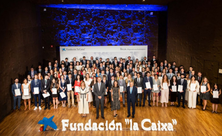 Los reyes e Isidre Fainé entregan las 120 becas de posgrado en el extranjero de La Fundación 