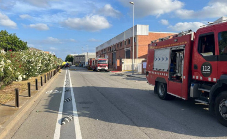 Extinguido el fuego que quemó en una nave de Cornellà