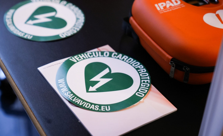 Taxis de Barcelona llevarán un desfibrilador para actuar ante paros cardiacos en una prueba piloto