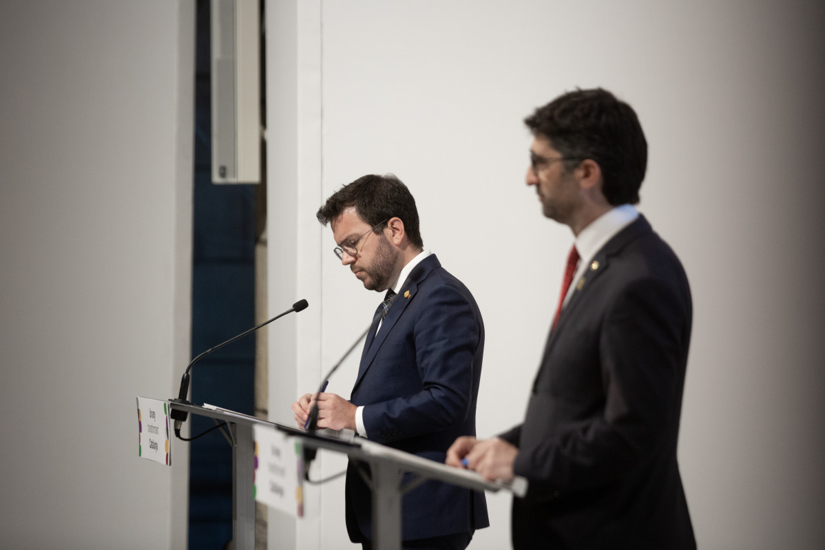 Archivo - El president de la Generalitat, Pere Aragonès y el vicepresidente de la Generalitat y conseller de Políticas Digitales y Territorio, Jordi Puigneró, en una imagen de archivo.