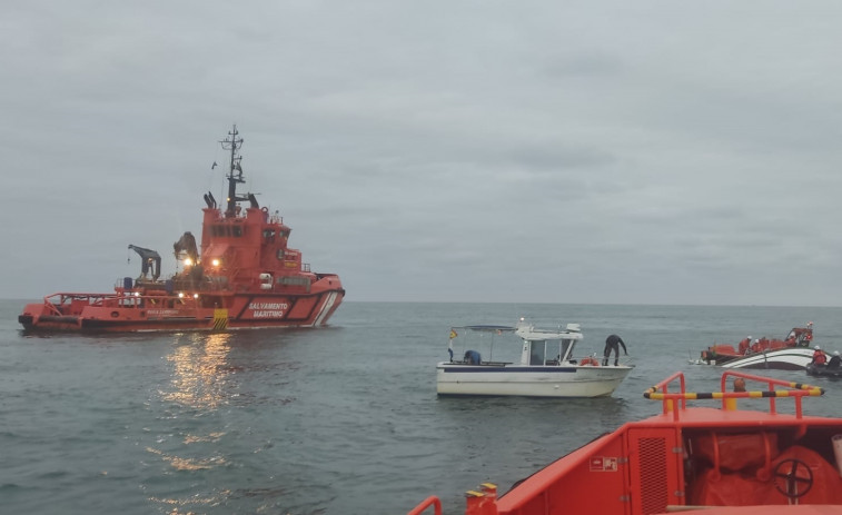Semihundido un pesquero cerca de la costa de Cádiz tras ser embestido por otro que navegaba detrás