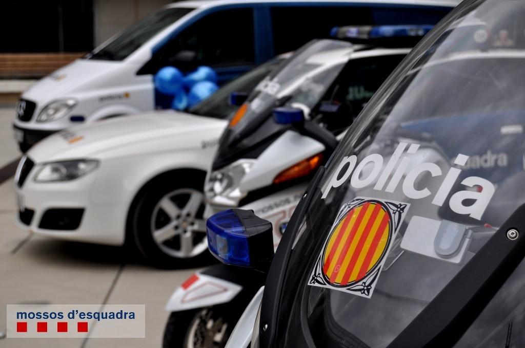 Archivo - Vehículos de los Mossos d'Esquadra