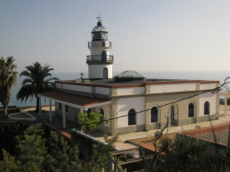 En estado grave un menor de 17 años tras caer de un acantilado cerca del faro de Calella