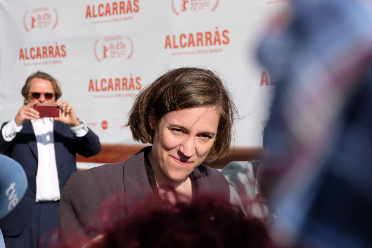 Archivo - La directora de la película Carla Simón ofrece declaraciones a los medios de comunicación durante el preestreno de su película 'Alcarràs’, a 26 de febrero de 2022, en Lleida