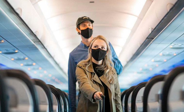 Las mascarillas dejarán de ser obligatorias a bordo de los aviones
