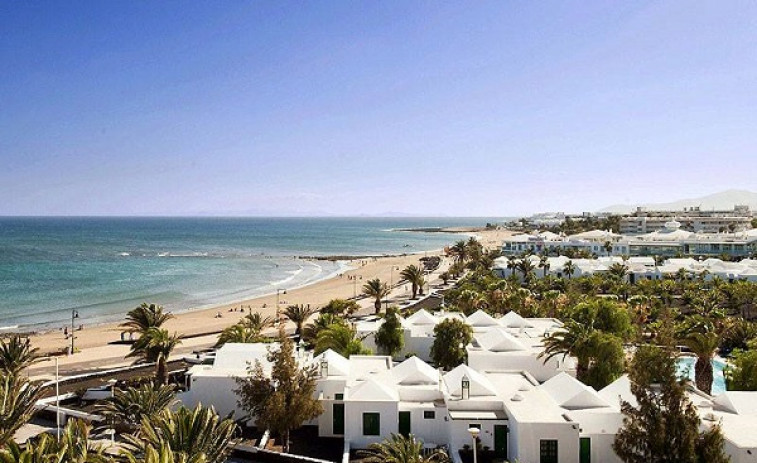 Una británica esparce las cenizas de un asesino en serie en las aguas de Lanzarote