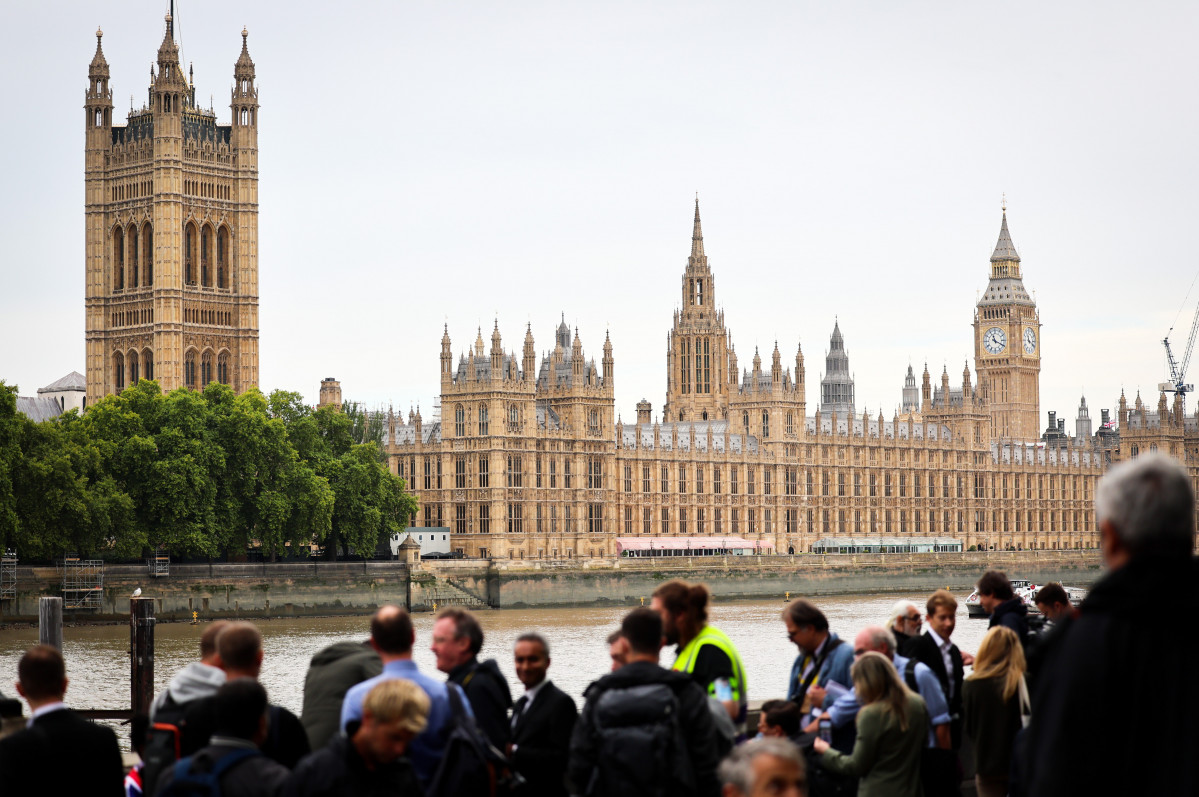 EuropaPress 4681528 13 september 2022 united kingdom london media representatives work opposite