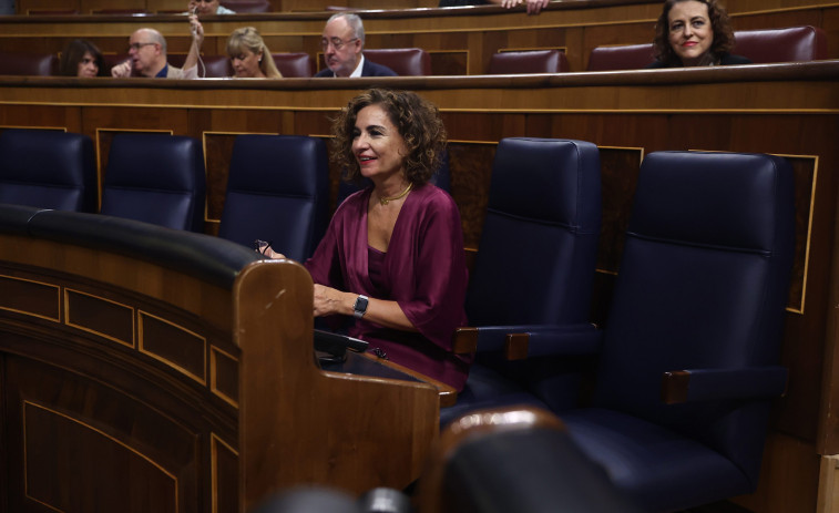 Montero anuncia un gravamen a las grandes fortunas temporal y aplicable desde 2023