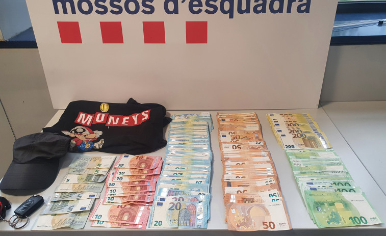Cinco detenidos por presuntamente robar 24.000 euros en Badalona
