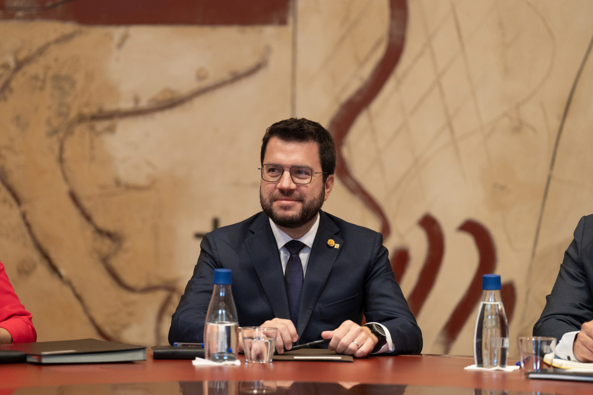 El presidente de la Generalitat, Pere Aragonès (c), encabeza el primer Consell Executiu con consellers solo de ERC, en el Palau de la Generalitat, a 11 de octubre de 2022, en Barcelona, Cataluña (Es