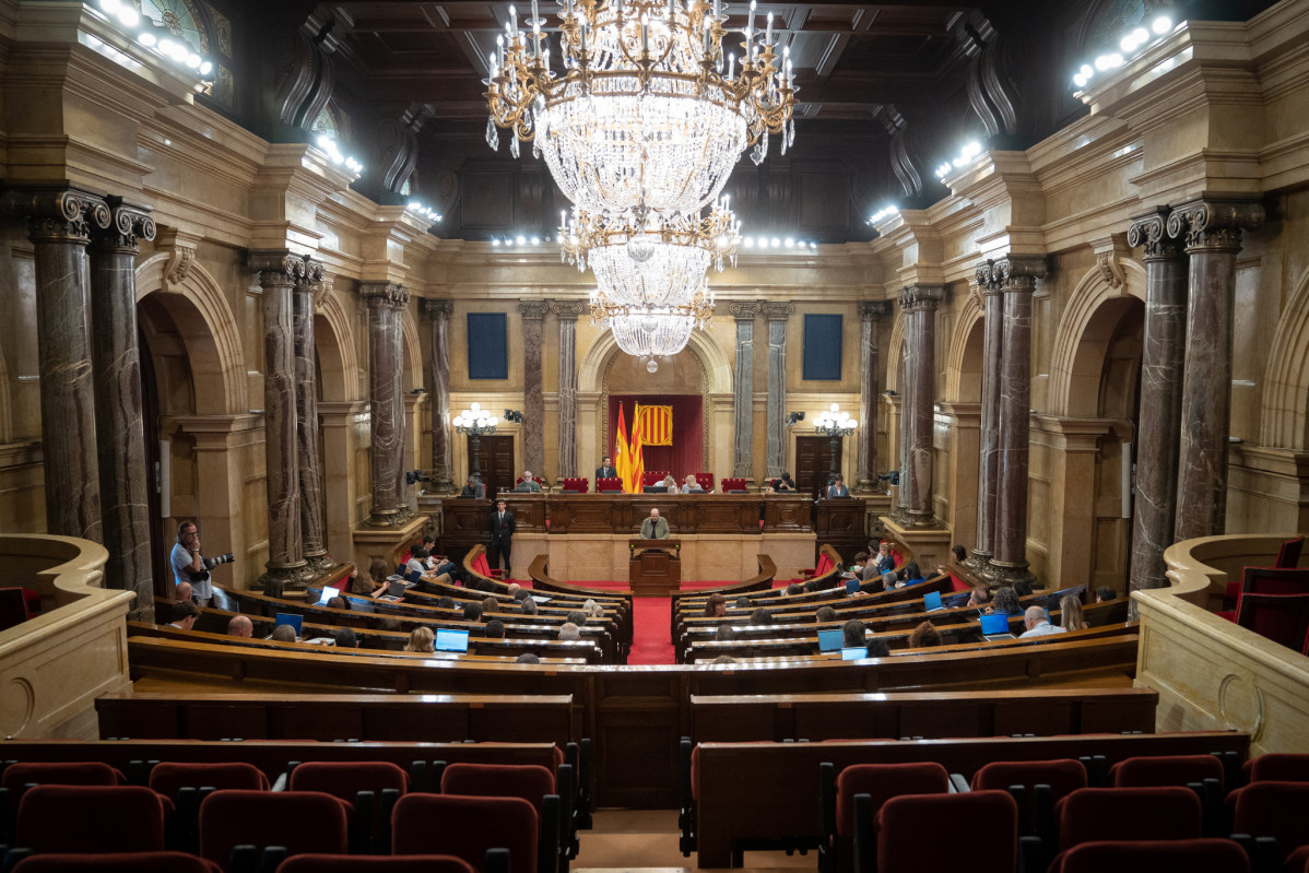 Vista general de una sesión plenaria en el Parlament de Catalunya, a 6 de octubre de 2022, en Barcelona, Cataluña (España). Durante el pleno ha tenido lugar el debate de totalidad de la Propuesta p
